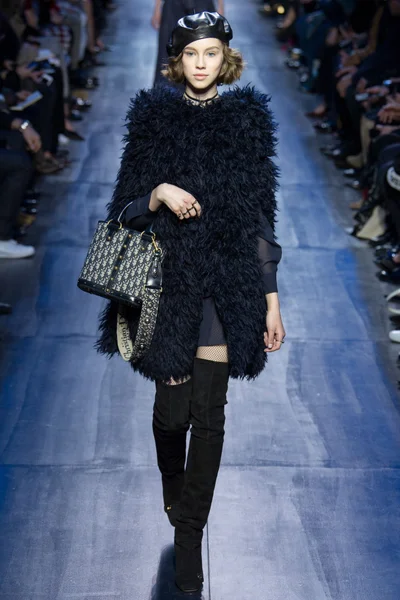 Look 17